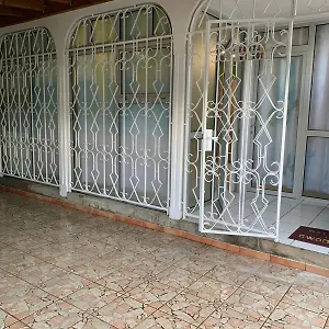 Avec Parking A Proximite De L'aeroport , Les Abymes Guadeloupe